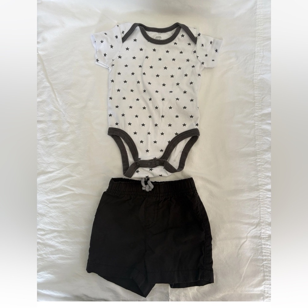 Lot of 6 Baby Boy/Girl -Black & White -3 Outfits + Extra Bodysuit -Size 3-6month - Picture 2 of 11